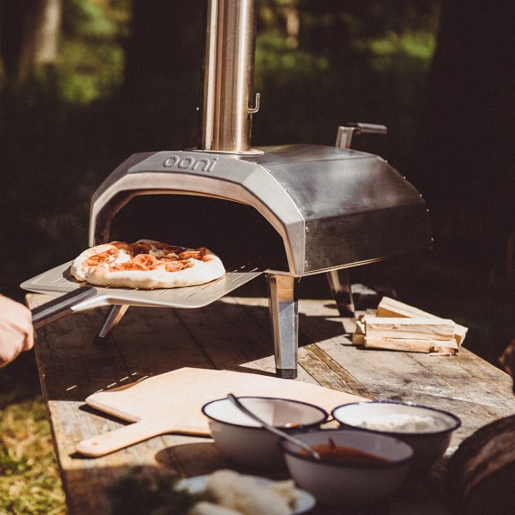 ooni-karu-wood-and-charcoal-fired-portable-pizza-oven-1-c.jpg